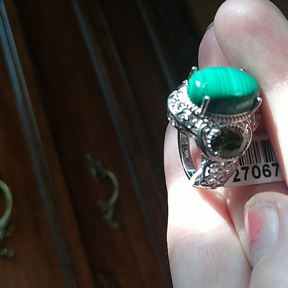 Nwt Karis STS ornate ring with green color stones - Picture 6 of 10
